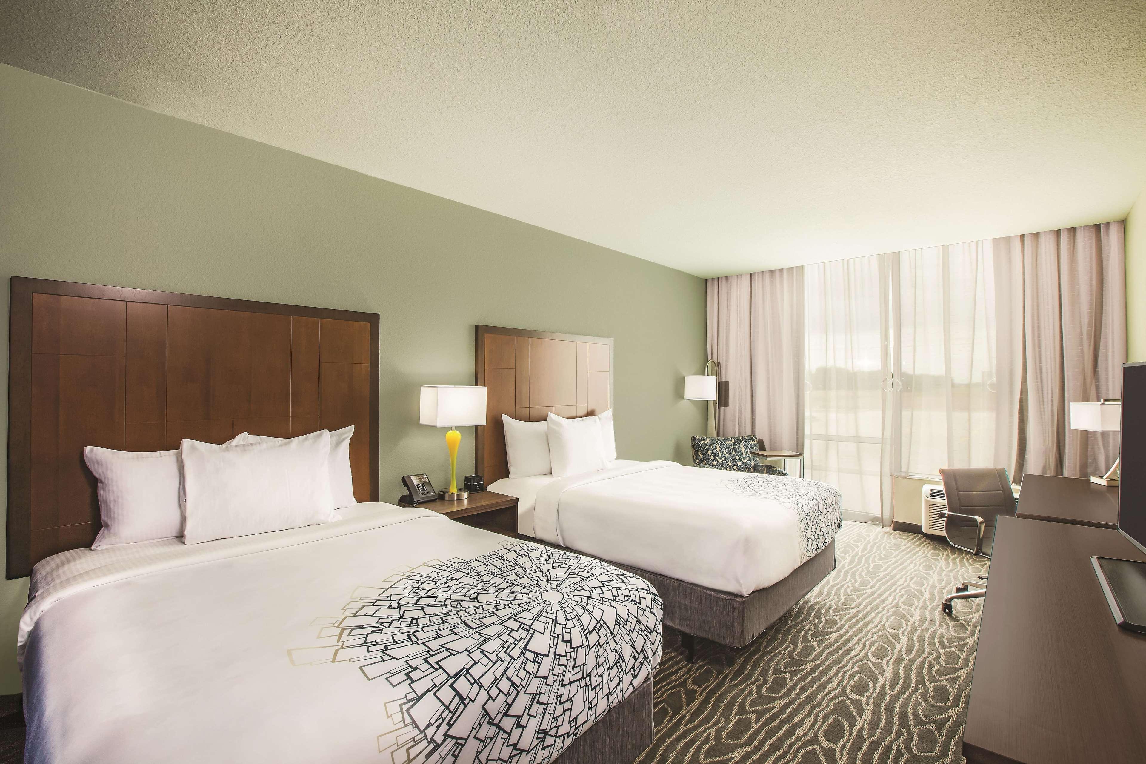 La Quinta By Wyndham Wichita Northeast Hotel Exterior photo