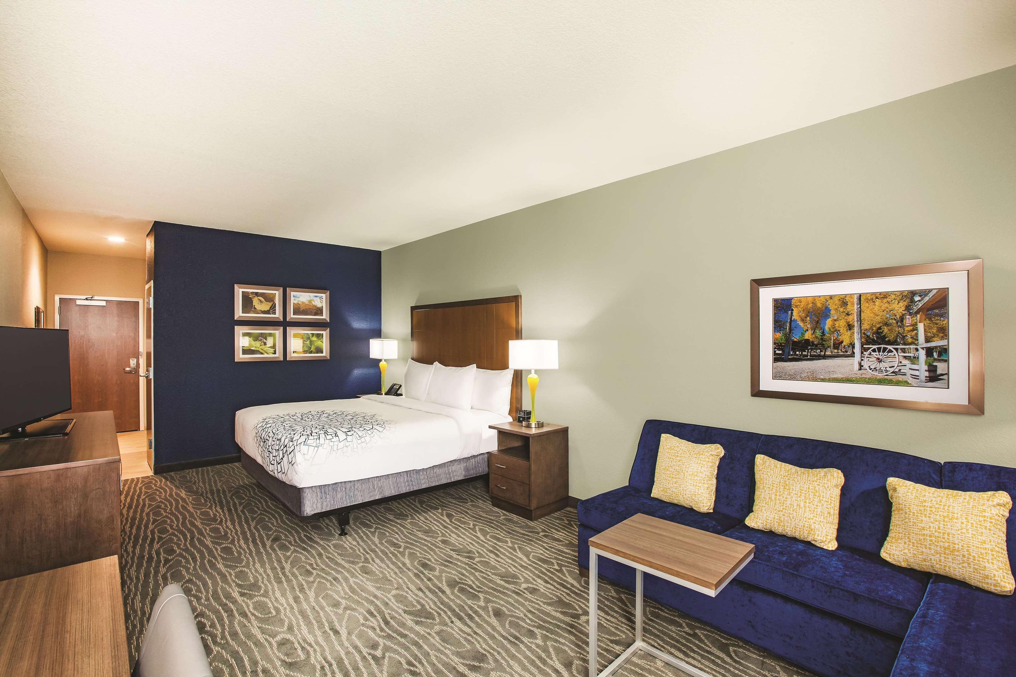 La Quinta By Wyndham Wichita Northeast Hotel Exterior photo